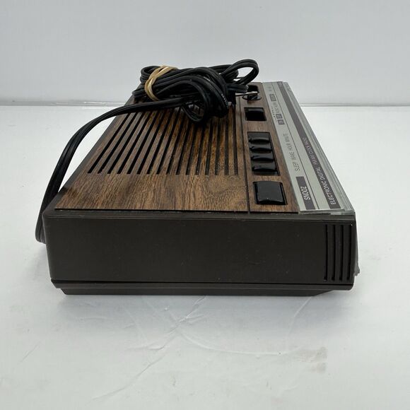 General Electric GE 7-4624A AM/FM Digital Alarm Clock Radio Wood Grain Finish - Picture 5 of 13